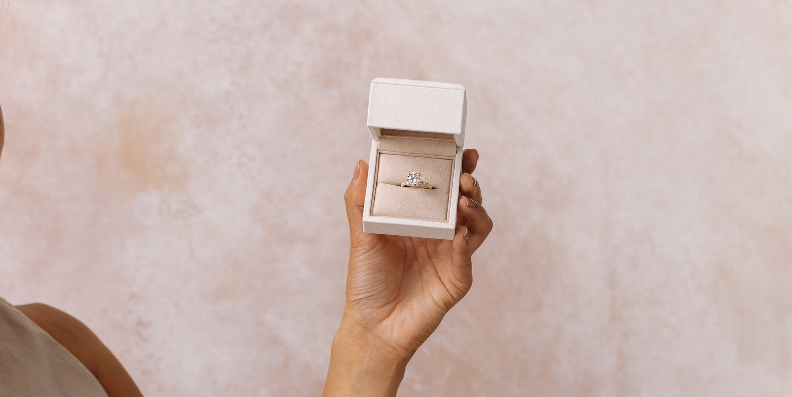 The Complete Guide to Buying an Engagement Ring Online