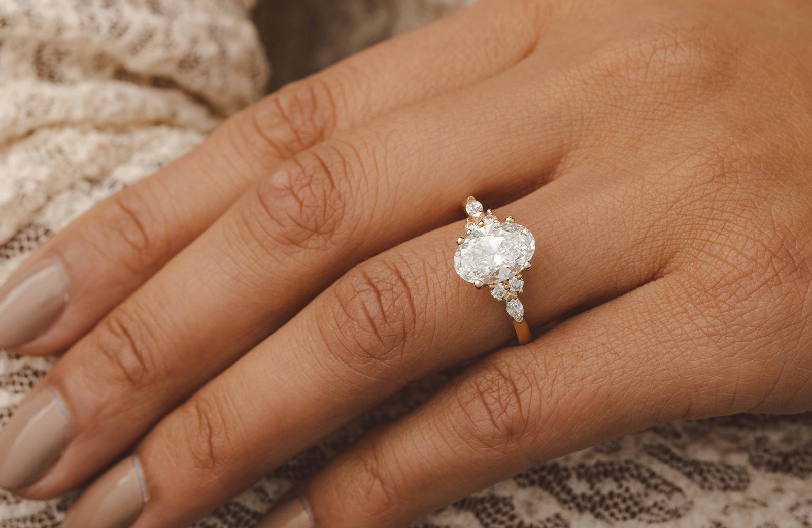 Oval Engagement Rings: The Complete Guide to Choosing the Perfect Oval Diamond Ring