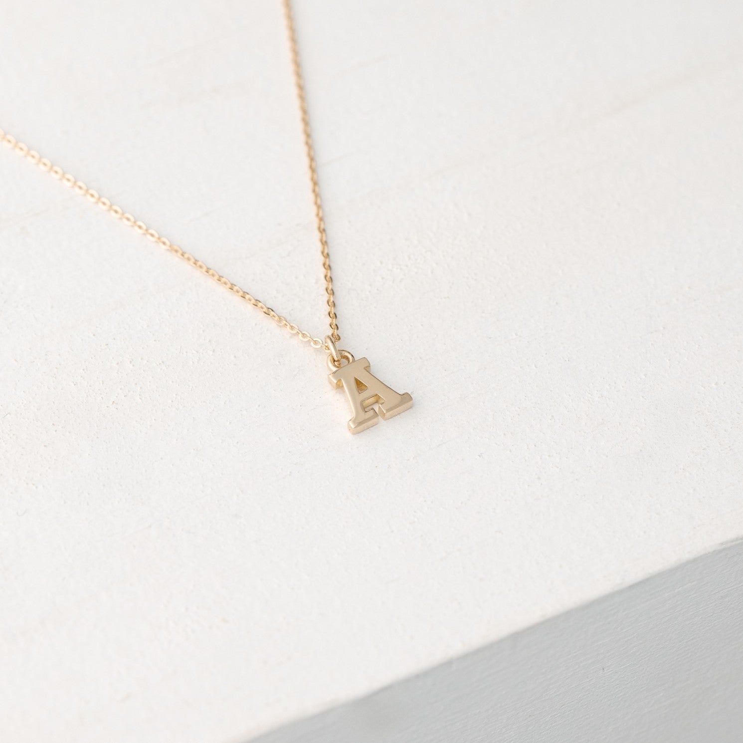 Initial Pendant & Chain A-F (18ct Gold)
