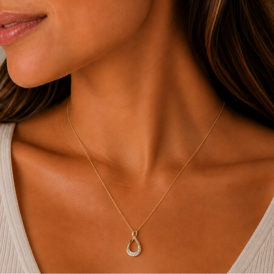 Daisy Infinity Pendant & Chain